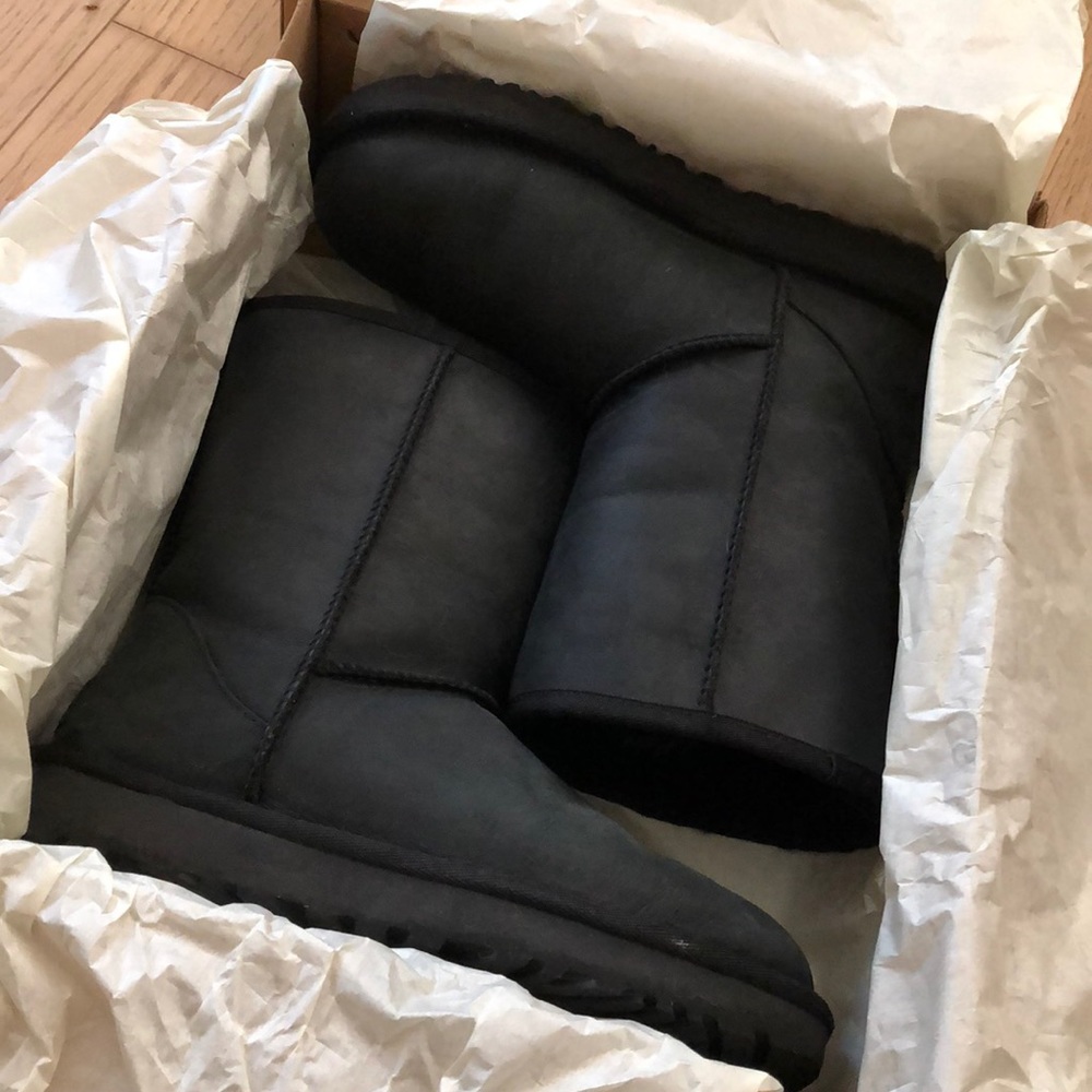UGG women classic short leather boots